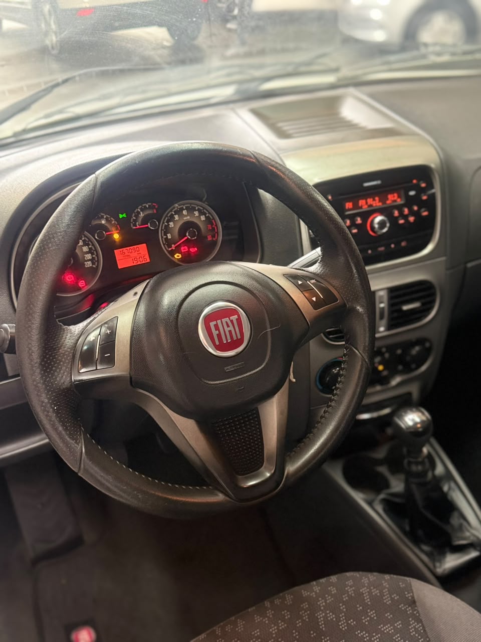 Fiat Strada Trekking 1.6 Flex Cabine Dupla - foto 8