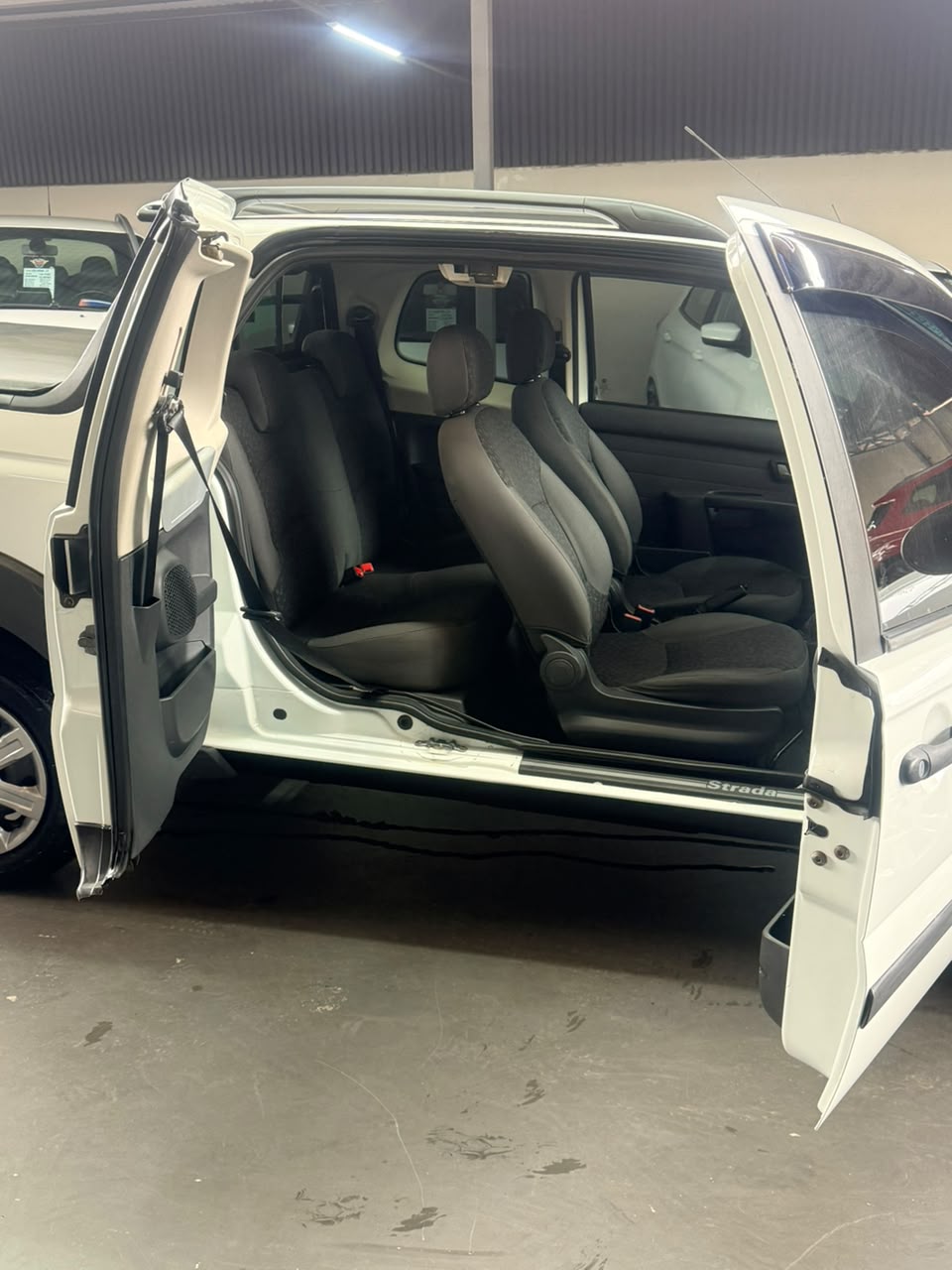 Fiat Strada Trekking 1.6 Flex Cabine Dupla - foto 12